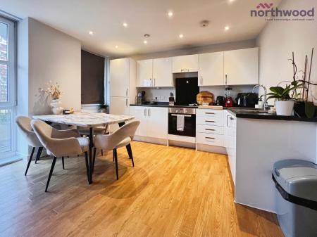 2 bedroom Flat to let in College Street, Southampton, SO14