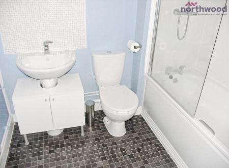 2 bedroom Flat to let in Hawkes House, SO14