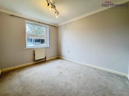 2 bedroom Flat to let in Woodlands Court, SO18