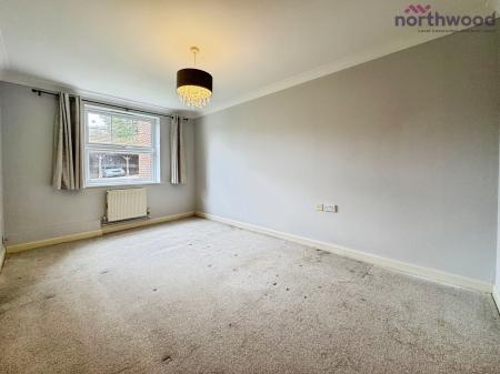 2 bedroom Flat to let in Woodlands Court, SO18