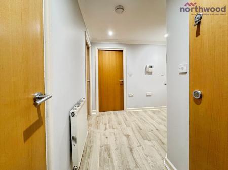 2 bedroom Flat to let in Woodlands Court, SO18