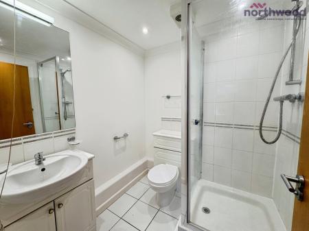 2 bedroom Flat to let in Woodlands Court, SO18