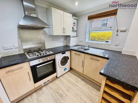 2 bedroom Flat to let in Woodlands Court, SO18