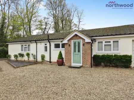 3 bedroom Bungalow to let in Common Road, Whiteparish, SP5