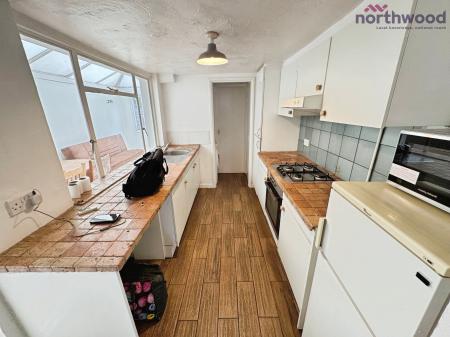 4 bedroom Terraced House to let in Padwell Road, SO14