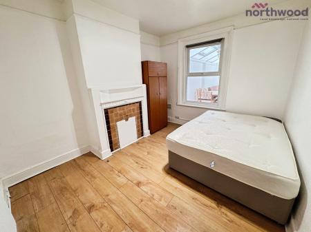 4 bedroom Terraced House to let in Padwell Road, SO14