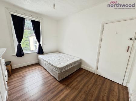 4 bedroom Terraced House to let in Padwell Road, SO14