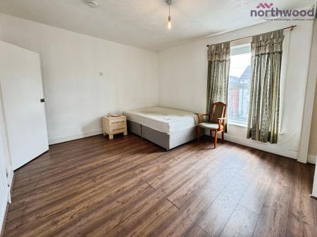 4 bedroom Terraced House to let in Padwell Road, SO14
