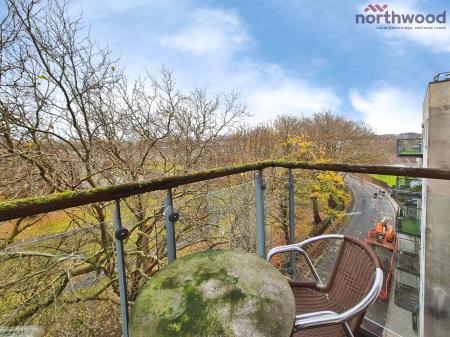 2 bedroom Flat to let in Orchard Place, Ocean Village, Southampton, SO14