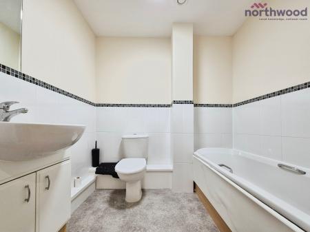 2 bedroom Flat to let in Orchard Place, Ocean Village, Southampton, SO14