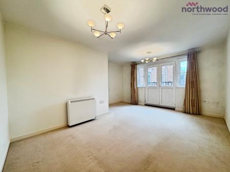 2 bedroom Flat to let in Ashdown House, Chandlers Ford, SO53