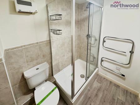 2 bedroom Flat to let in Ashdown House, Chandlers Ford, SO53