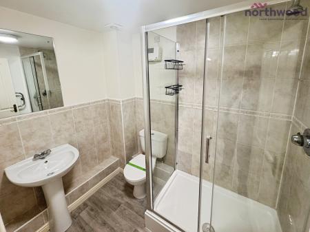 2 bedroom Flat to let in Ashdown House, Chandlers Ford, SO53