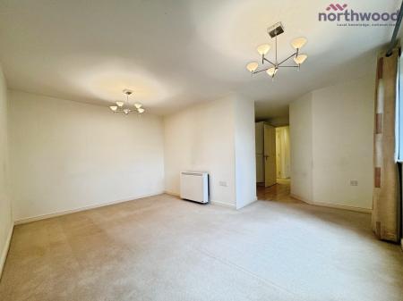 2 bedroom Flat to let in Ashdown House, Chandlers Ford, SO53