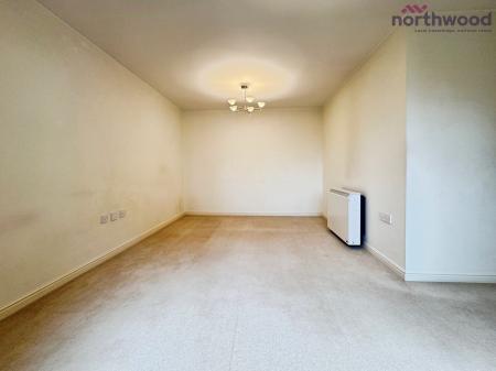 2 bedroom Flat to let in Ashdown House, Chandlers Ford, SO53