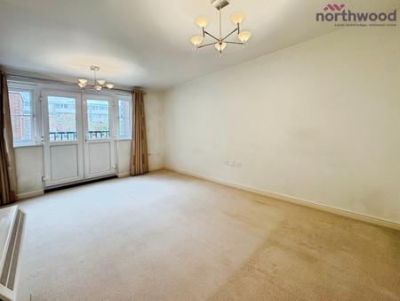 2 bedroom Flat to let in Ashdown House, Chandlers Ford, SO53