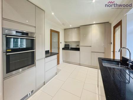 3 bedroom Semi-detached house to let in Goodwood Gardens, Totton, SO40