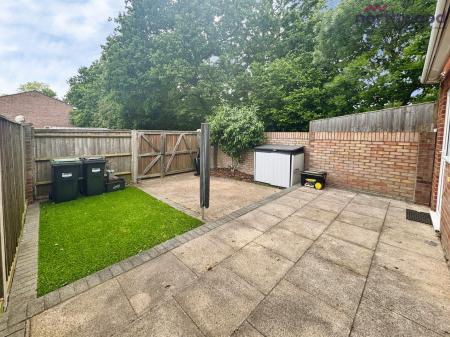3 bedroom Semi-detached house to let in Goodwood Gardens, Totton, SO40