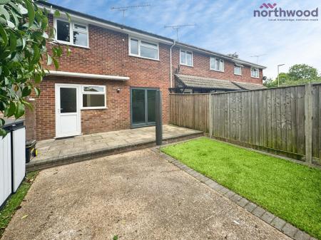 3 bedroom Semi-detached house to let in Goodwood Gardens, Totton, SO40