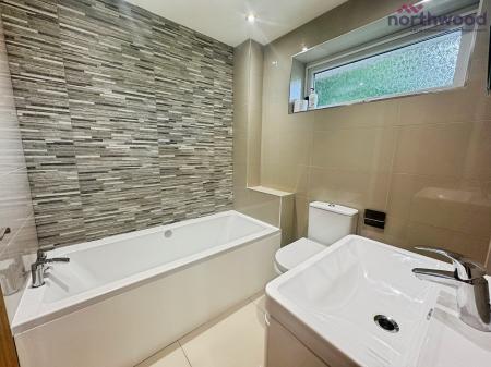 3 bedroom Semi-detached house to let in Goodwood Gardens, Totton, SO40