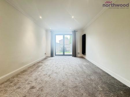 3 bedroom Semi-detached house to let in Goodwood Gardens, Totton, SO40
