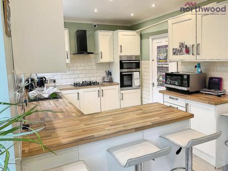3 bedroom Semi-detached house to let in Prince Of Wales Avenue, Regents Park, Southampton, SO15