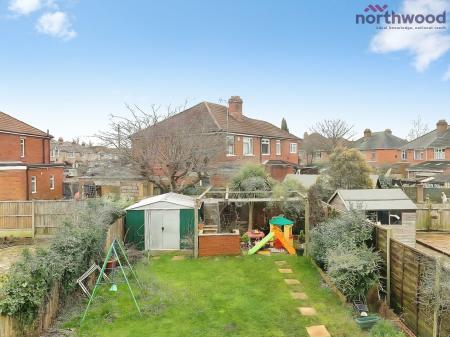 3 bedroom Semi-detached house to let in Prince Of Wales Avenue, Regents Park, Southampton, SO15