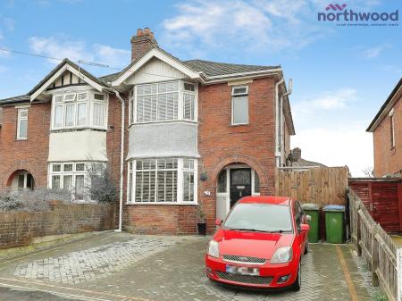 3 bedroom Semi-detached house to let in Prince Of Wales Avenue, Regents Park, Southampton, SO15