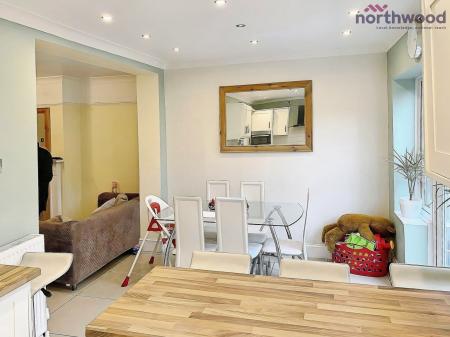 3 bedroom Semi-detached house to let in Prince Of Wales Avenue, Regents Park, Southampton, SO15