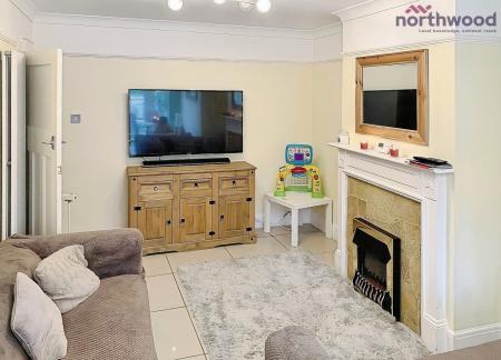 3 bedroom Semi-detached house to let in Prince Of Wales Avenue, Regents Park, Southampton, SO15