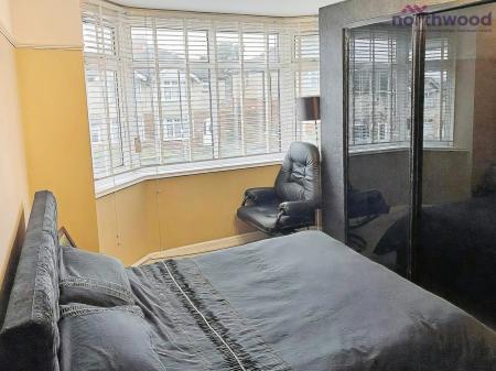 3 bedroom Semi-detached house to let in Prince Of Wales Avenue, Regents Park, Southampton, SO15