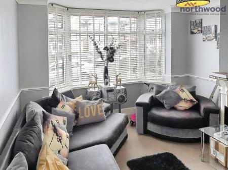 3 bedroom Semi-detached house to let in Prince Of Wales Avenue, Regents Park, Southampton, SO15