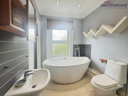 3 bedroom Detached house to let in Shirley Park Road, SO16