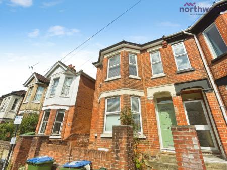 4 bedroom Semi-detached house to let in Burlington Road, Polygon, Southampton, SO15
