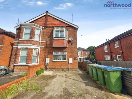 2 bedroom Flat to let in Winchester Road, Shirley, SO16