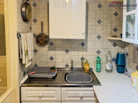 1 bedroom Flat to let in Beatty Court, Anson Drive