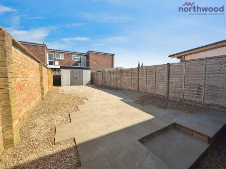 2 bedroom Semi-detached house to let in Millbrook Road East, SO15