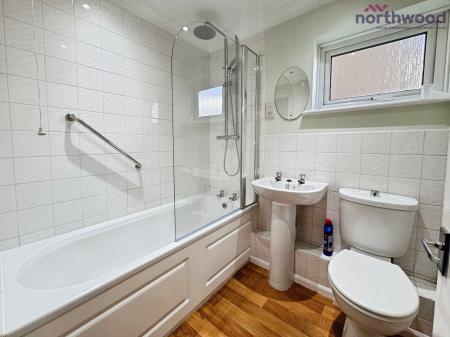 2 bedroom Semi-detached house to let in Millbrook Road East, SO15