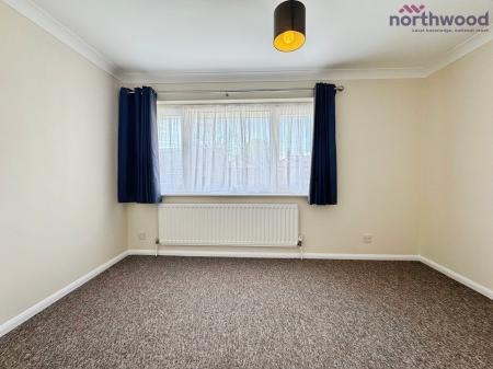 2 bedroom Semi-detached house to let in Millbrook Road East, SO15