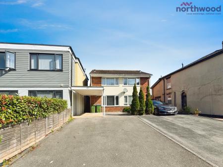 2 bedroom Semi-detached house to let in Millbrook Road East, SO15