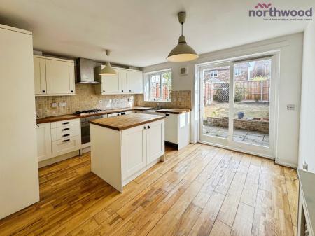 3 bedroom Terraced House to let in Churchward Gardens, Hedge End, Southampton, SO30
