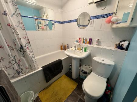 1 bedroom Ground floor flat to let in Brunel Road, SO15