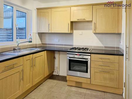 2 bedroom Semi-detached house to let in Monnow Gardens, West End, SO18