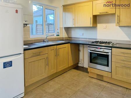2 bedroom Semi-detached house to let in Monnow Gardens, West End, SO18