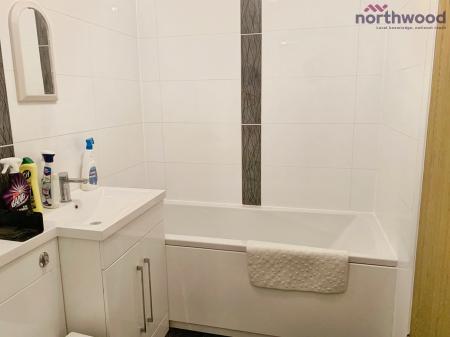 2 bedroom Semi-detached house to let in Monnow Gardens, West End, SO18