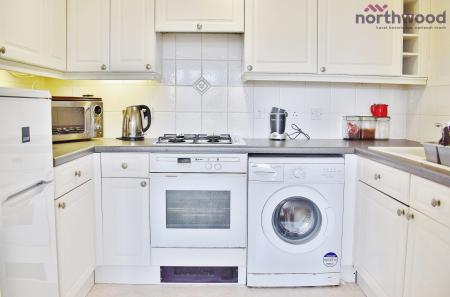 2 bedroom Flat to let in Pacific Close, SO14