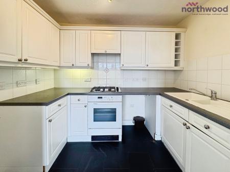 2 bedroom Flat to let in Pacific Close, SO14