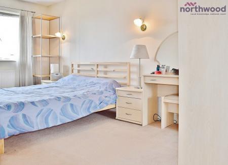 2 bedroom Flat to let in Pacific Close, SO14