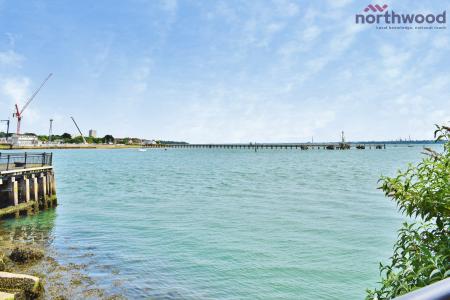 2 bedroom Flat to let in Pacific Close, SO14