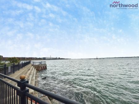 2 bedroom Flat to let in Pacific Close, SO14